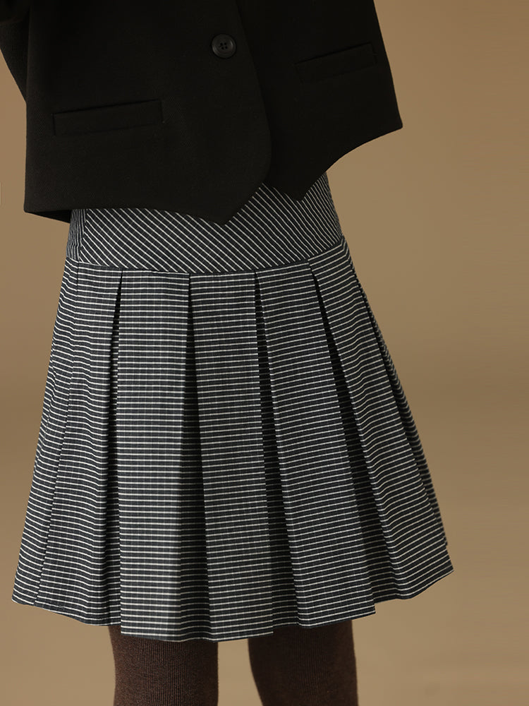 K9011 - Navy and gray plaid pleated skirt