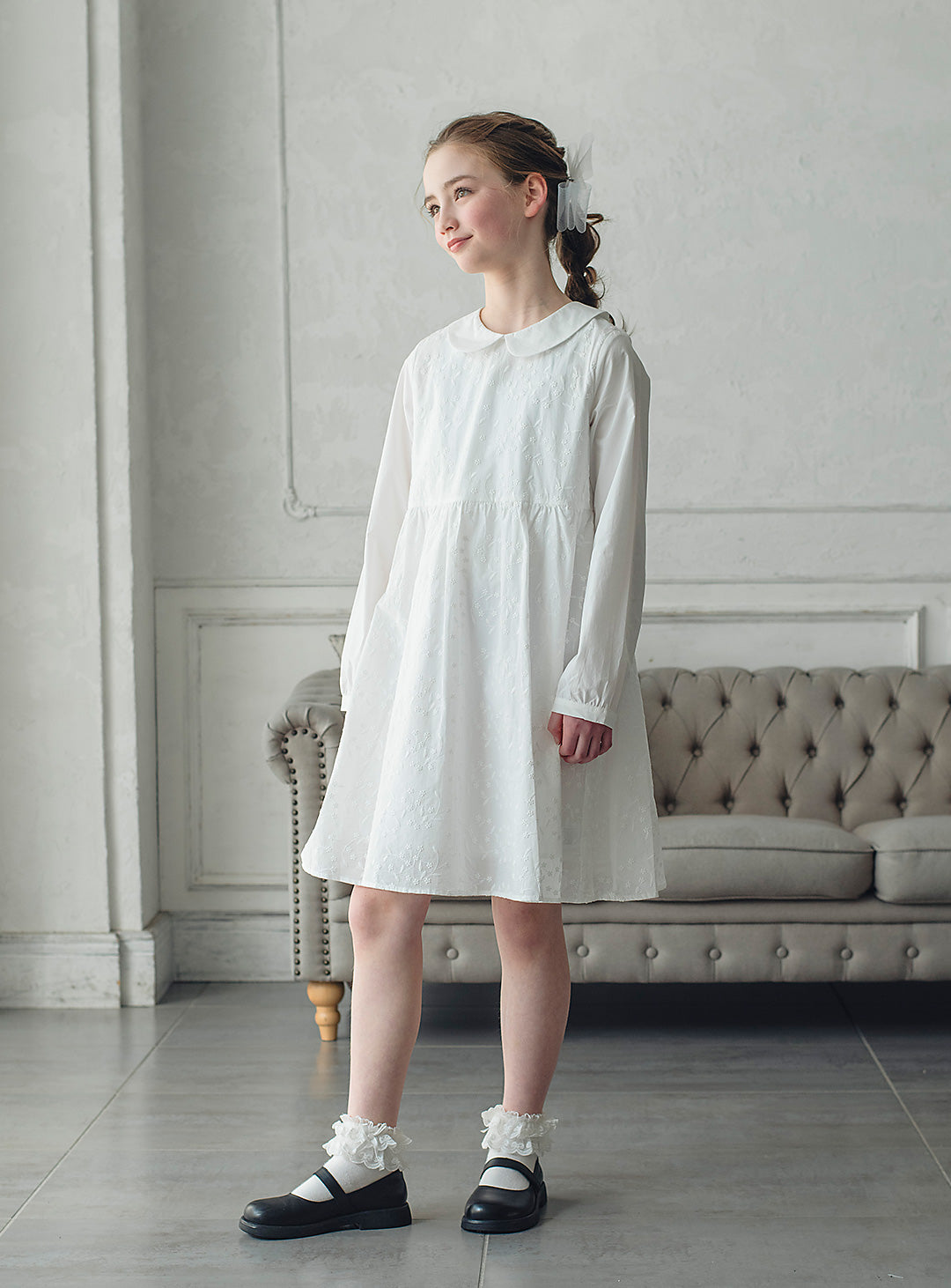 オフホワイト刺繍丸襟ワンピース