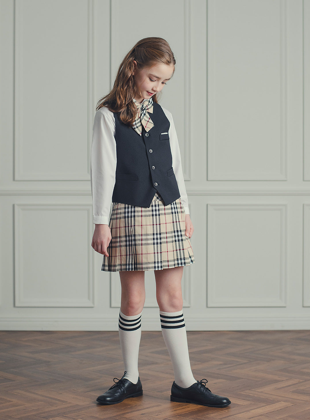 ブラックベストベージュチェックスカート2ピースセット(ベスト、スカート)