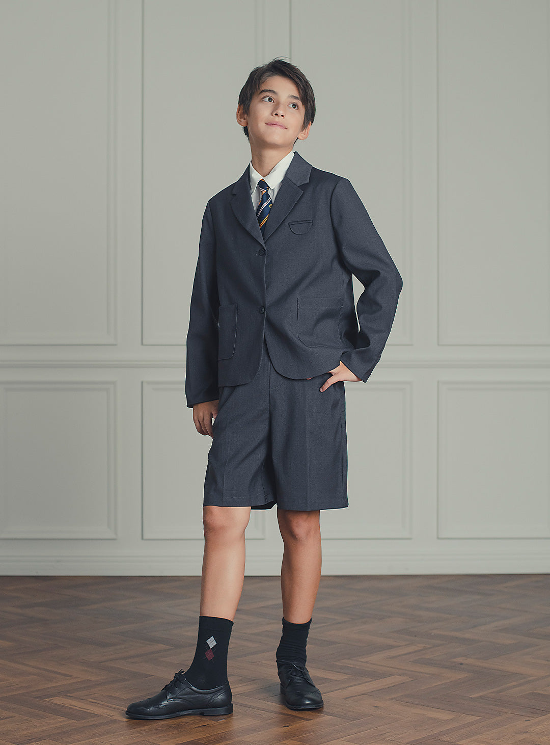 チャコールショートパンツスーツセット(ジャケット、半ズボン)