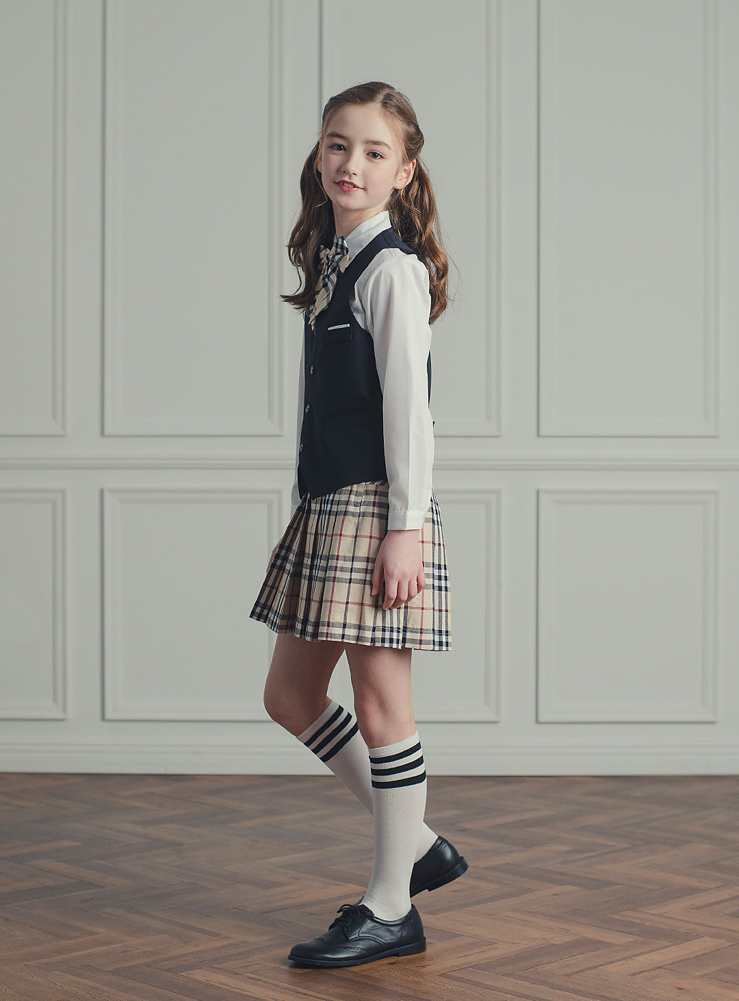 ブラックベストベージュチェックスカート2ピースセット(ベスト、スカート)