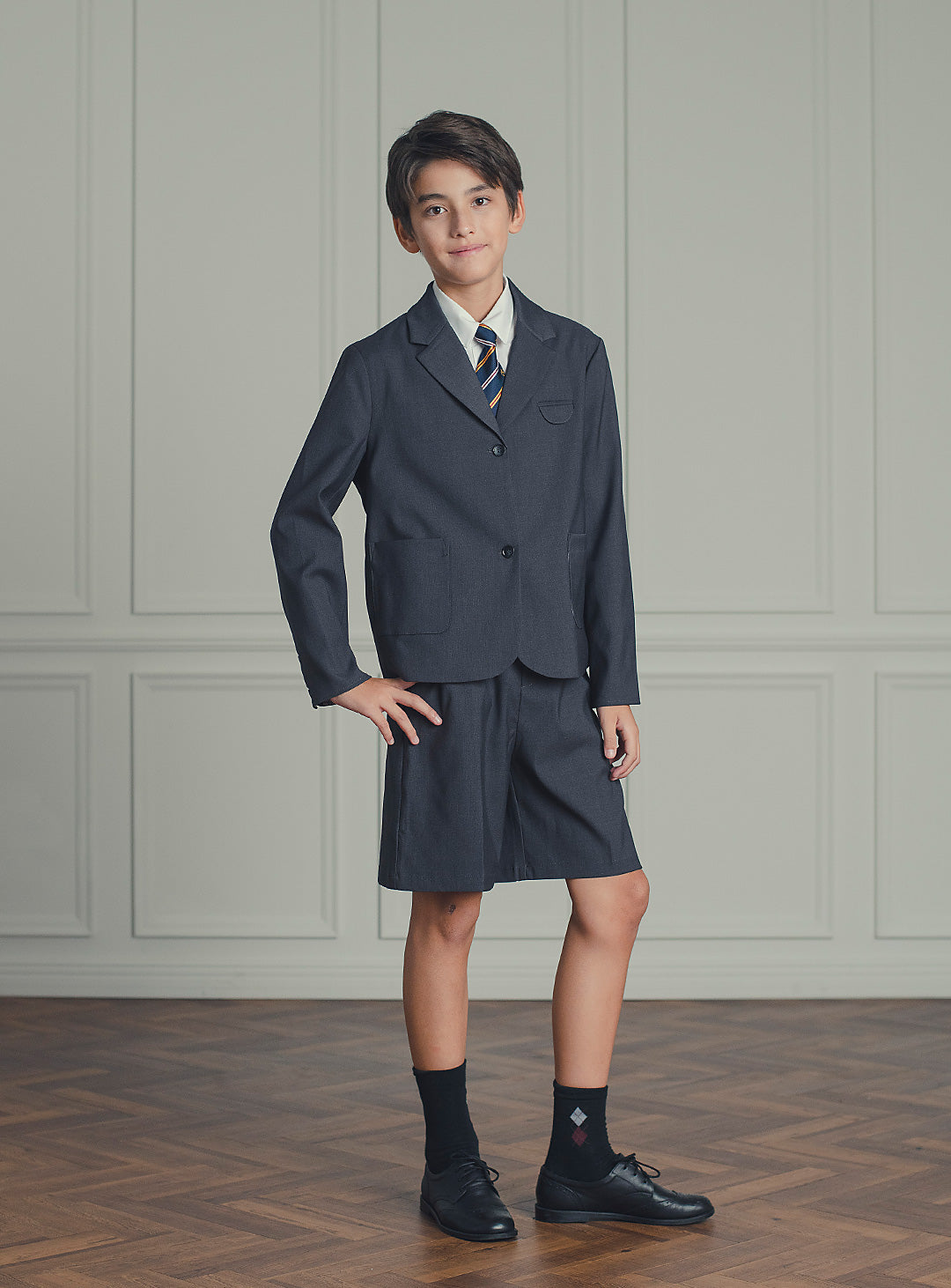 チャコールショートパンツスーツセット(ジャケット、半ズボン)