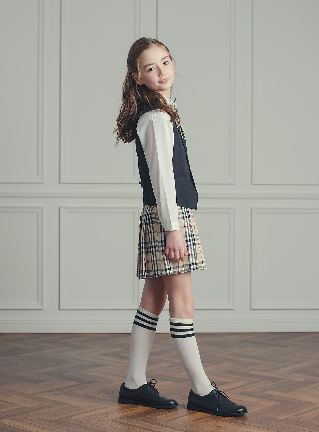 ブラックベストベージュチェックスカート2ピースセット(ベスト、スカート)