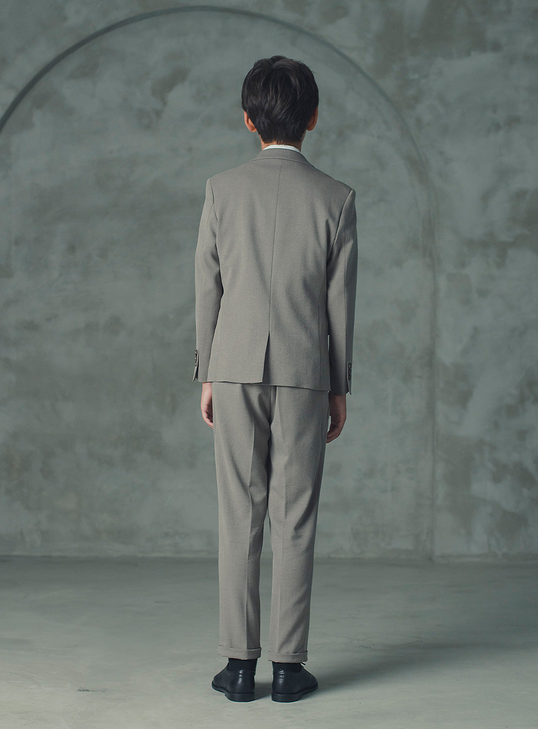 ブラウンベージュシングルブレスト4ピースセット(ジャケット、ベスト、長ズボン、蝶ネクタイ)