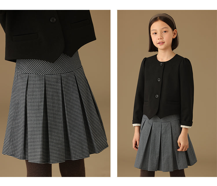 K9011 - Navy and gray plaid pleated skirt