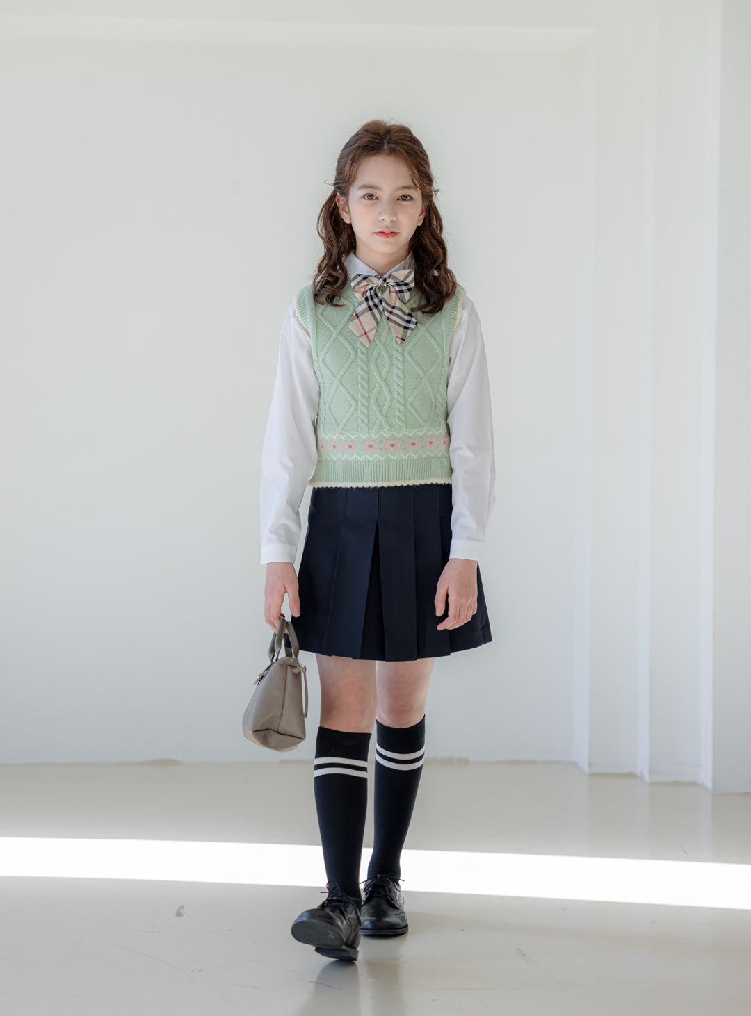 [perimitz] Scalloped Mint Knit Vest