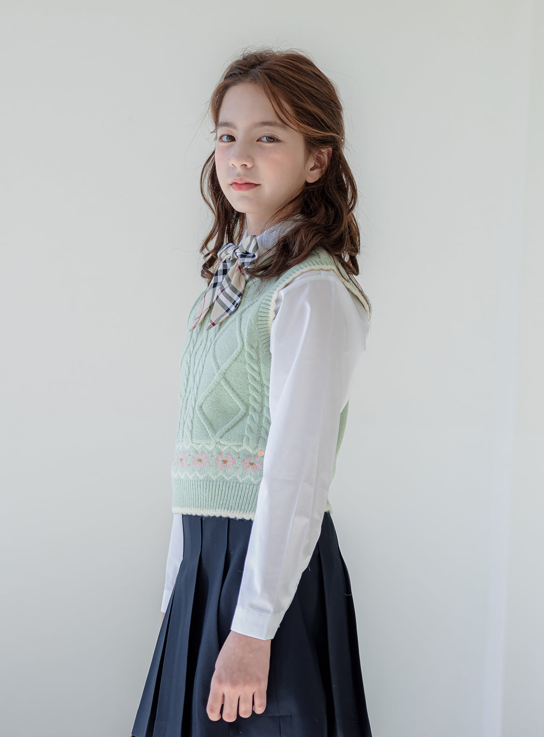 [perimitz] Scalloped Mint Knit Vest