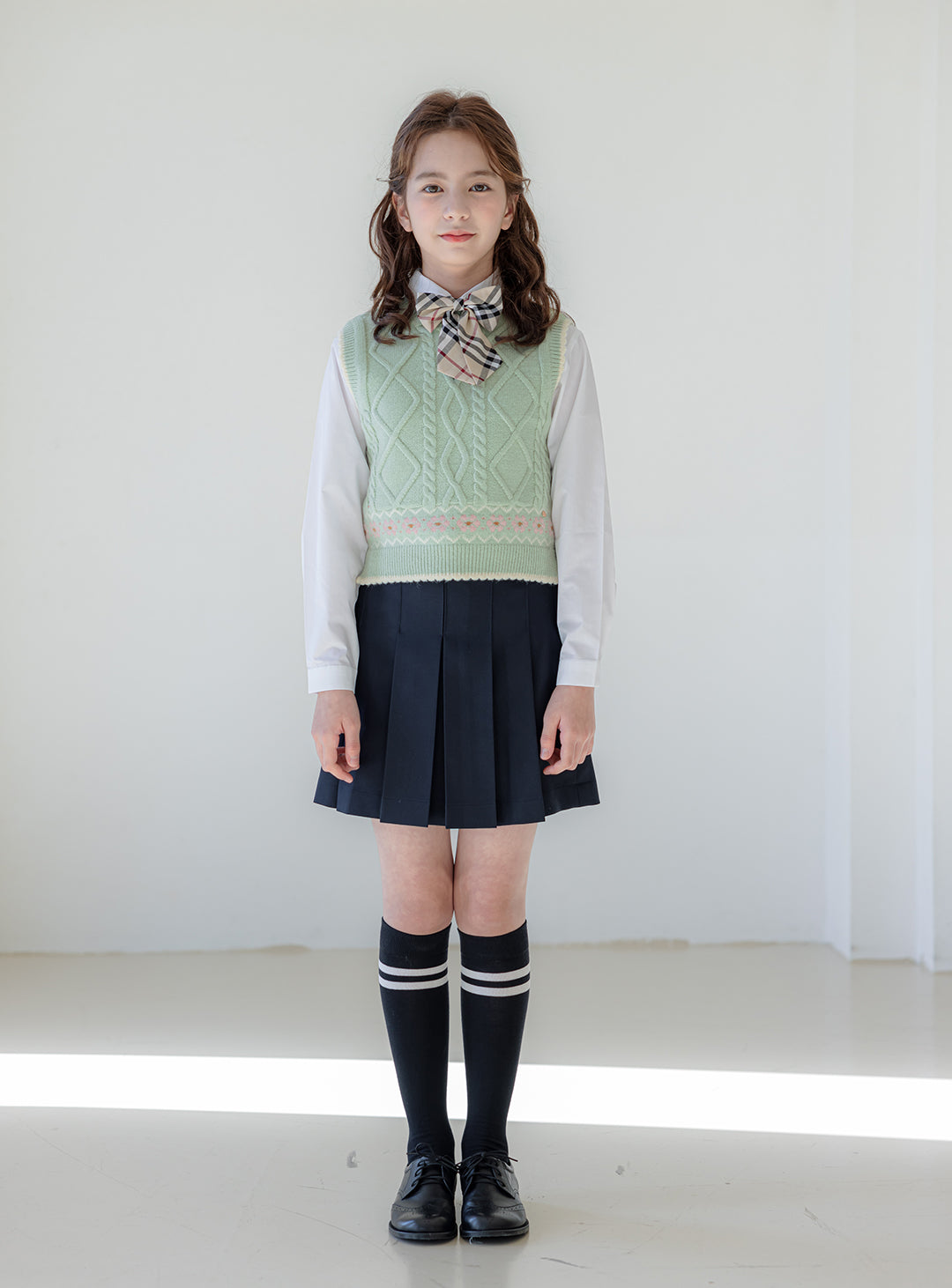 [perimitz] Scalloped Mint Knit Vest