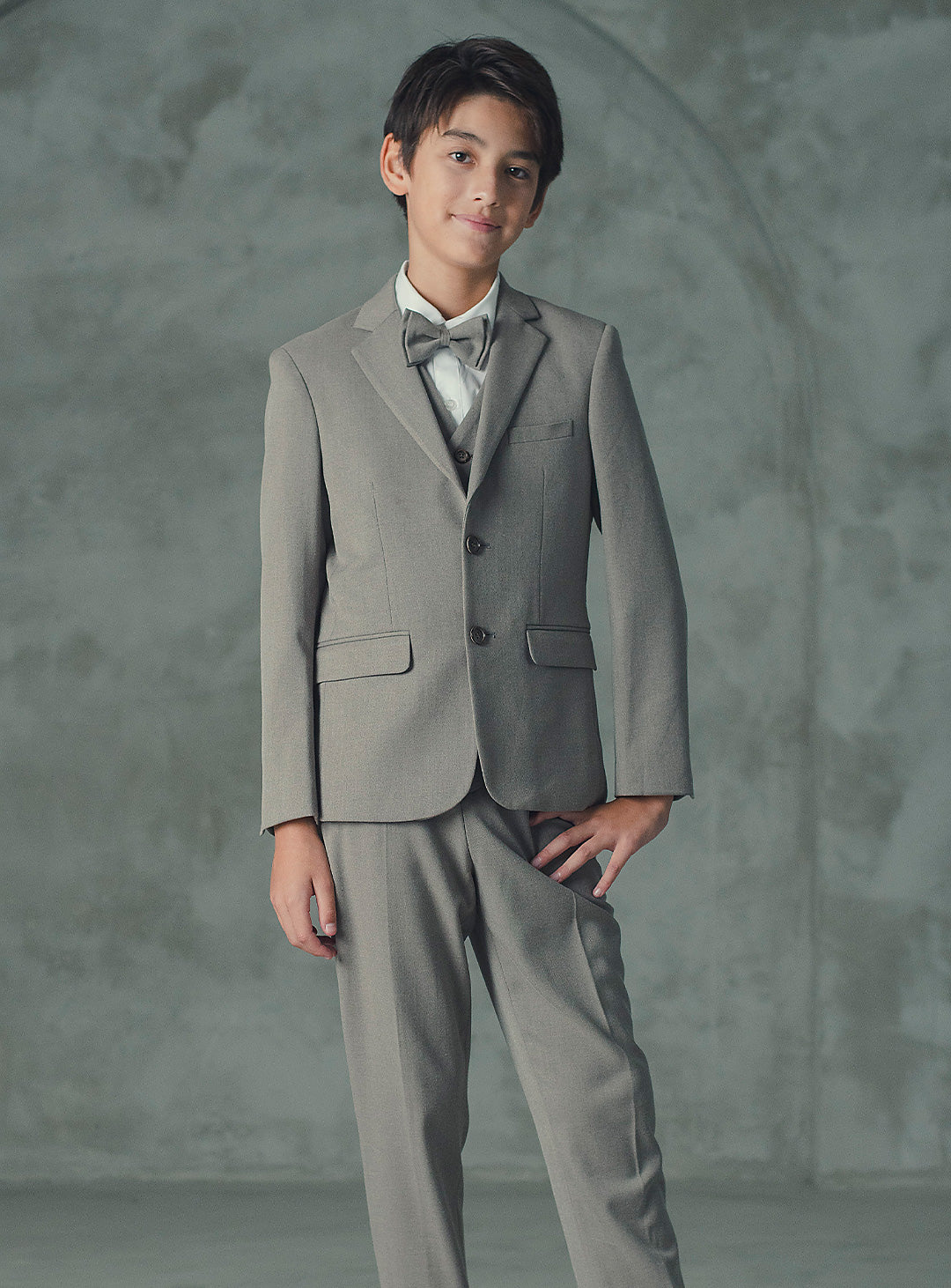 ブラウンベージュシングルブレスト4ピースセット(ジャケット、ベスト、長ズボン、蝶ネクタイ)