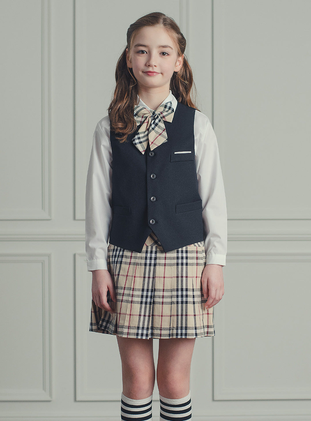 ブラックベストベージュチェックスカート2ピースセット(ベスト、スカート)