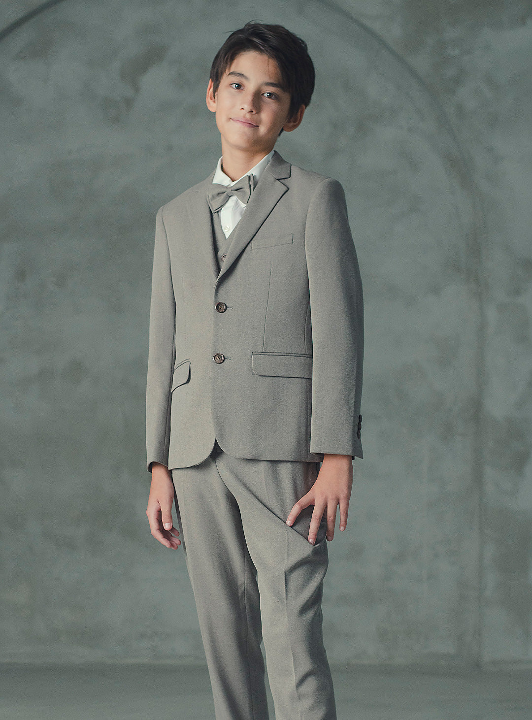 ブラウンベージュシングルブレスト4ピースセット(ジャケット、ベスト、長ズボン、蝶ネクタイ)