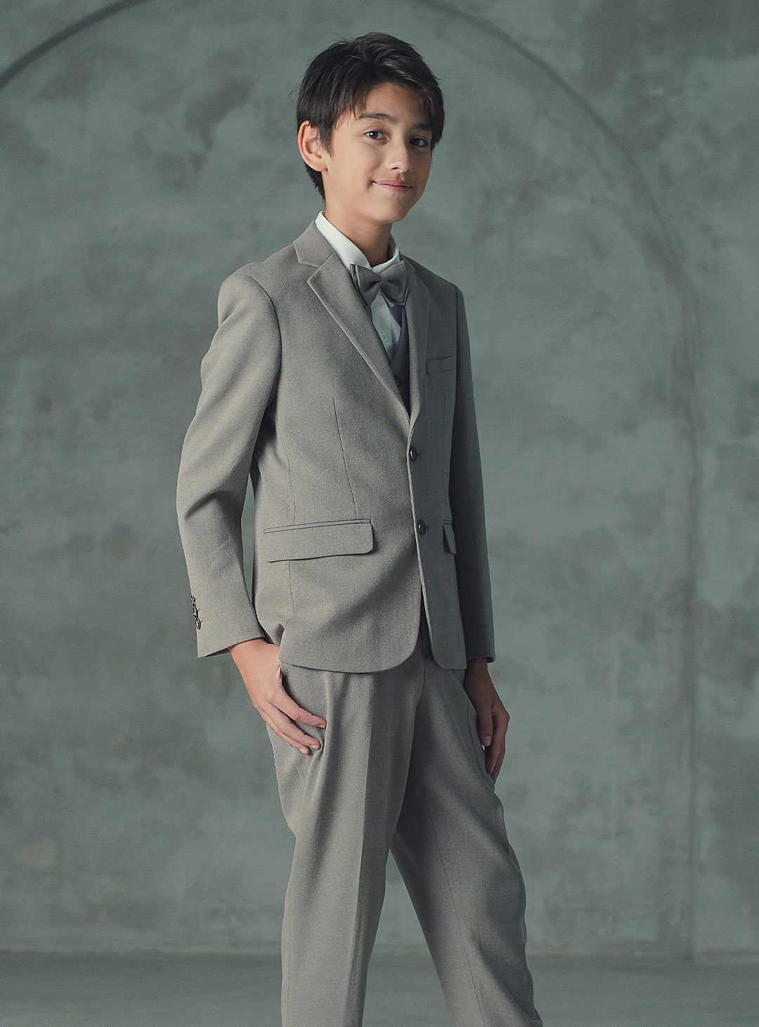 ブラウンベージュシングルブレスト4ピースセット(ジャケット、ベスト、長ズボン、蝶ネクタイ)