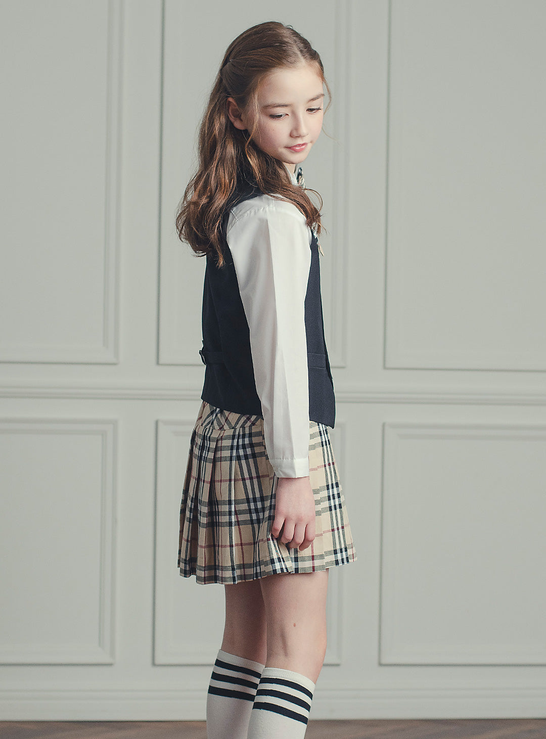 ブラックベストベージュチェックスカート2ピースセット(ベスト、スカート)