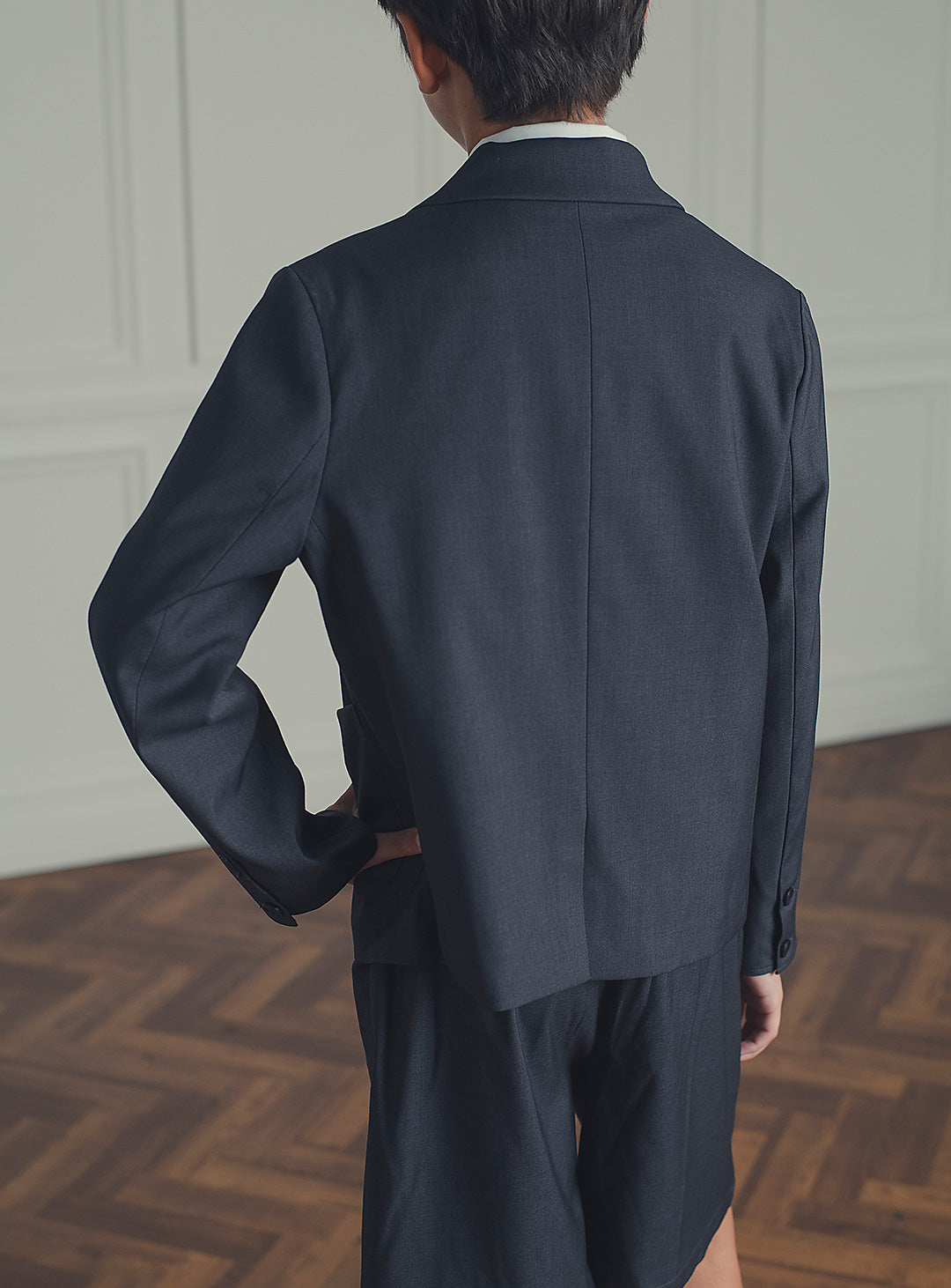 チャコールショートパンツスーツセット(ジャケット、半ズボン)