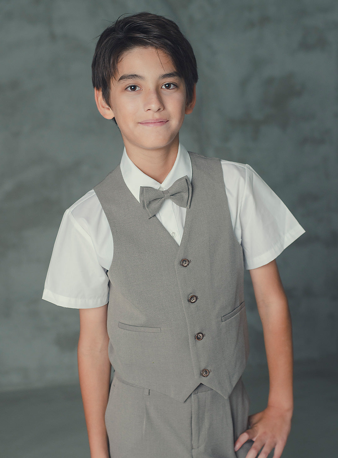 ブラウンベージュシングルブレスト4ピースセット(ジャケット、ベスト、長ズボン、蝶ネクタイ)