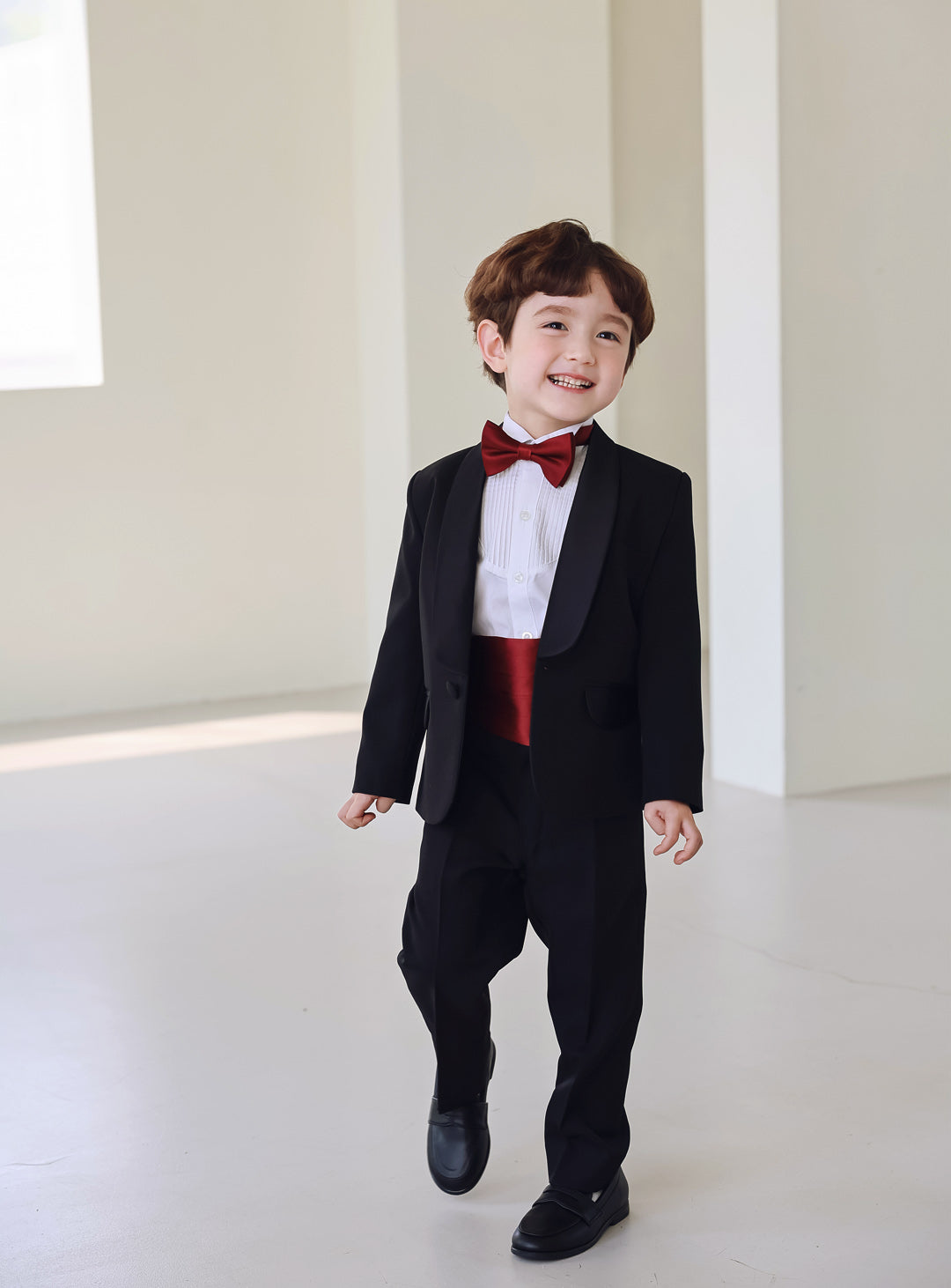 Basic black tuxedo cummerbund 4-piece set (tuxedo top and bottom + cummerbund + bow tie)