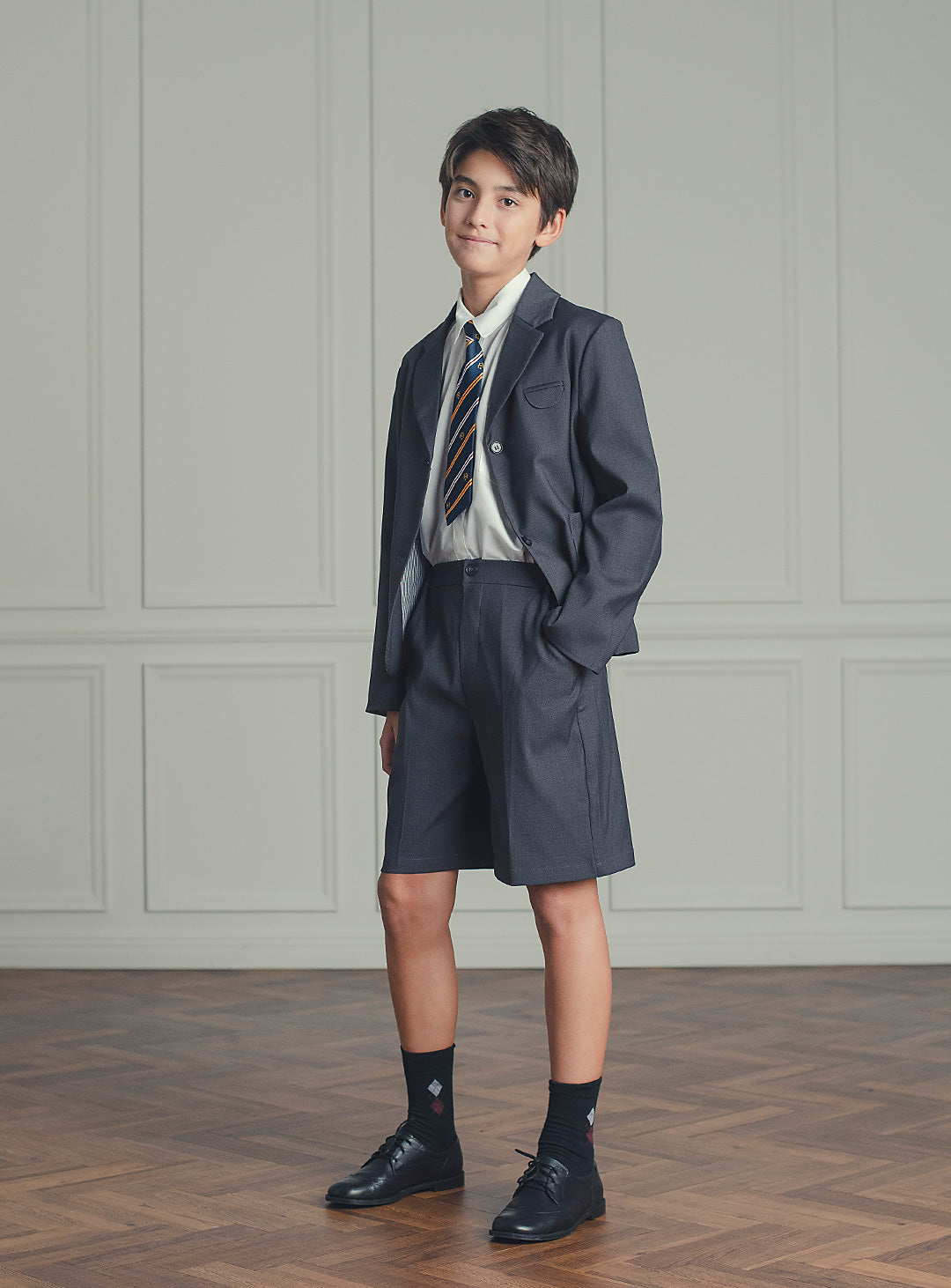 チャコールショートパンツスーツセット(ジャケット、半ズボン)