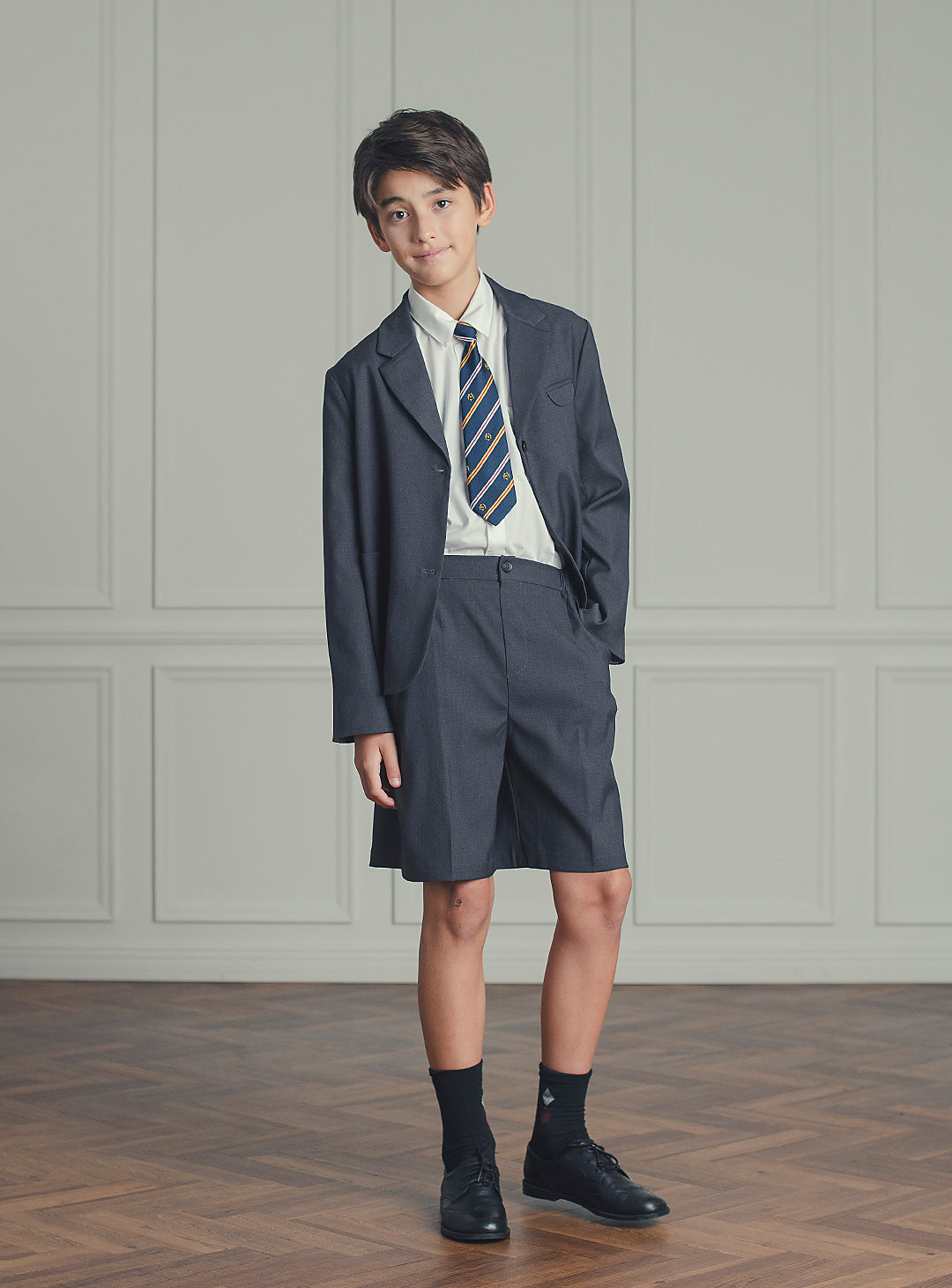 チャコールショートパンツスーツセット(ジャケット、半ズボン)