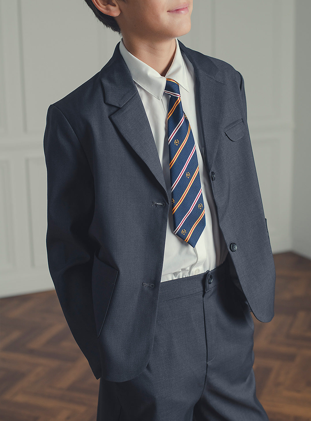 チャコールショートパンツスーツセット(ジャケット、半ズボン)