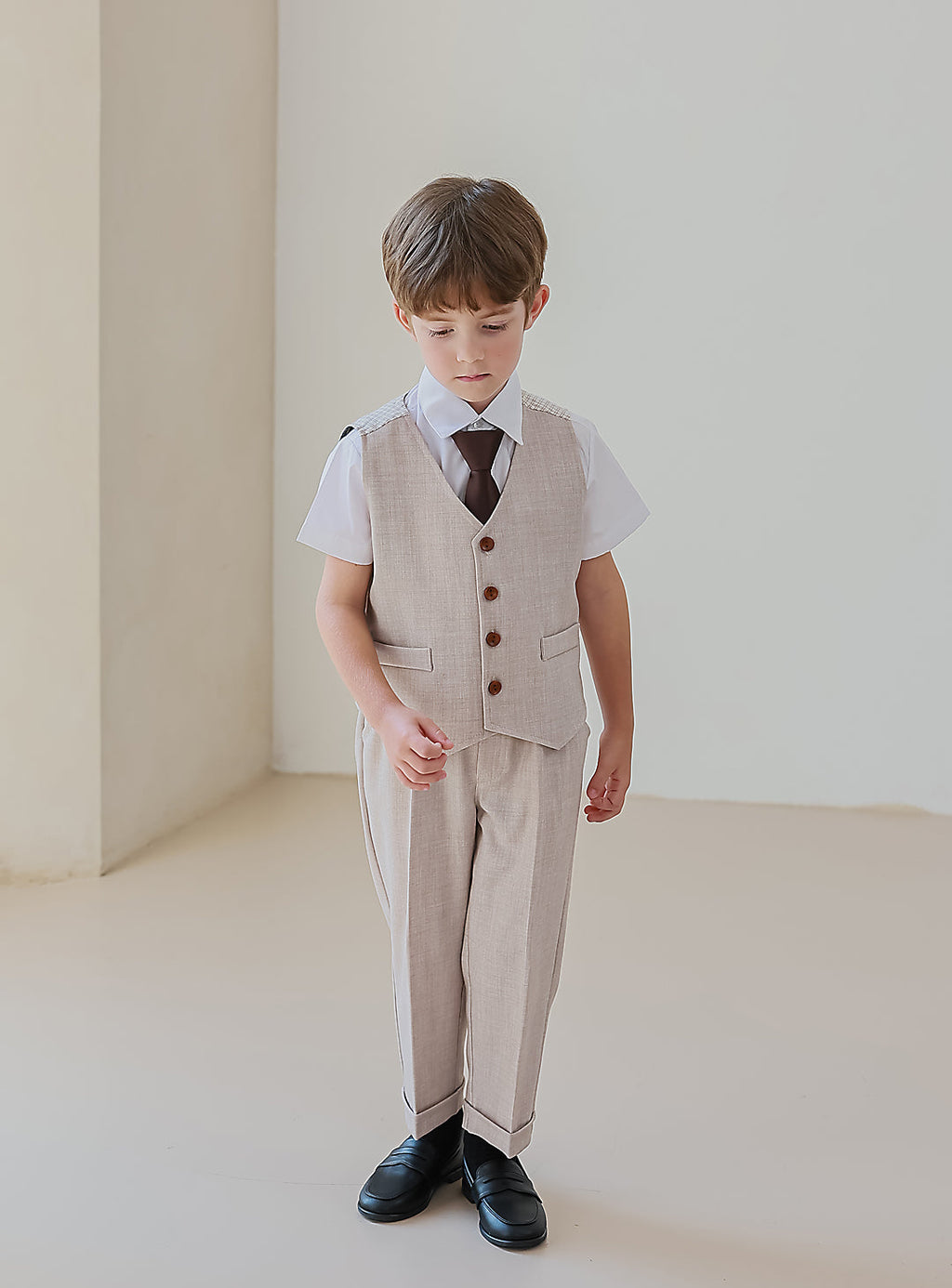 Yuanlu] 子供 スーツ 男の子 フォーマルスーツ 子供服 キッズ服 4点セット ホワイトシャツ 長ズボン ベスト ネクタイ  子供スーツ|キッズ向け フォーマルスーツならクリプトカジュアルベストスーツセット(ベスト、長ズボン) [Yuanlu] ボーイズフォーマルスーツ  子ども ..., image size:1024x1386