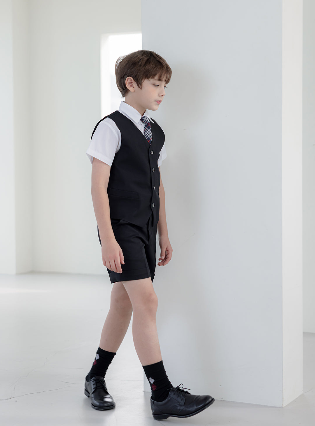 Simple Black Vest Suit 2 Piece Set (vest, short pants)