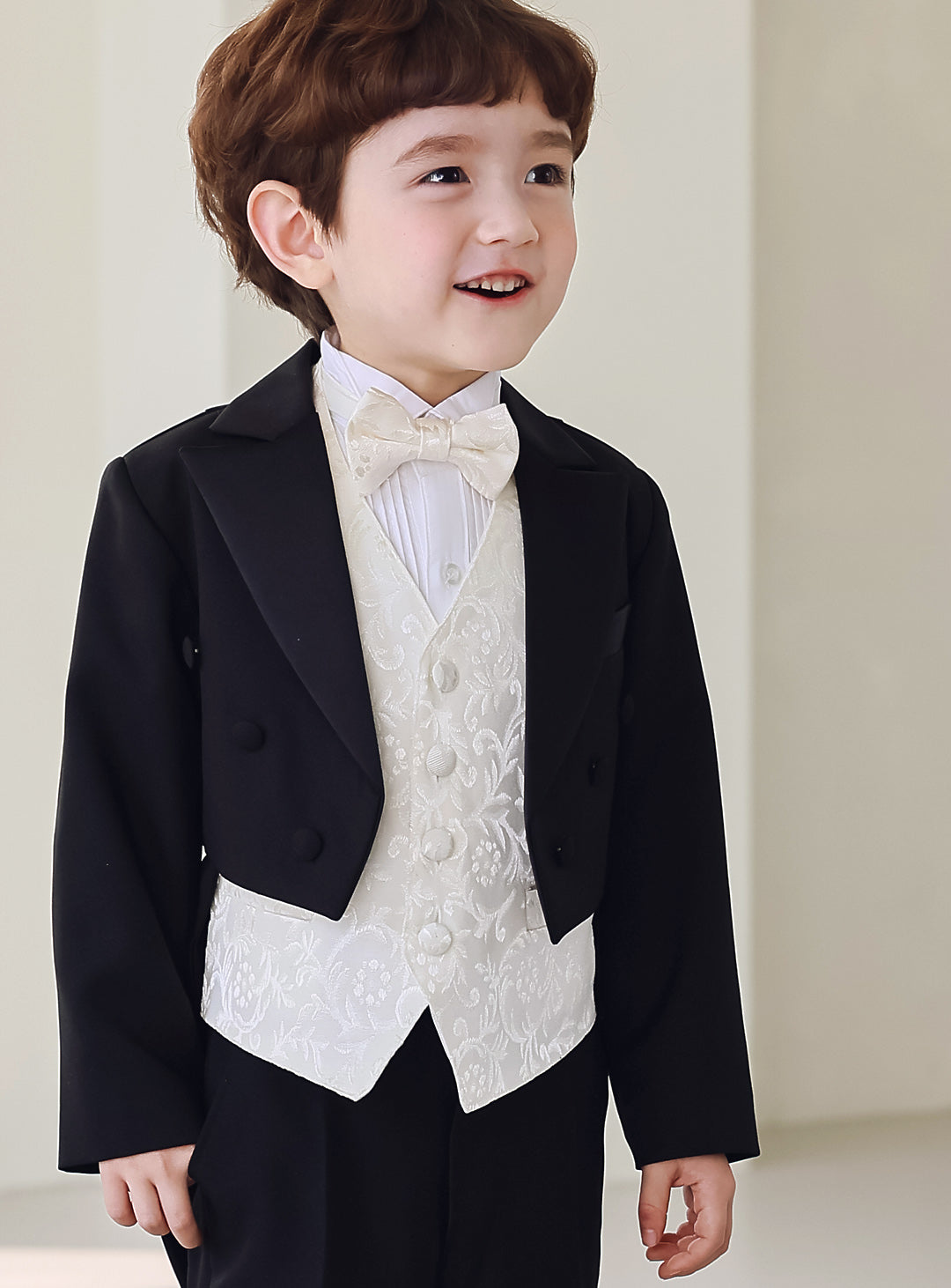 Black Tailcoat Ivory Vest 4 Piece Set (Tailcoat Top and Bottom + Vest + Tie)