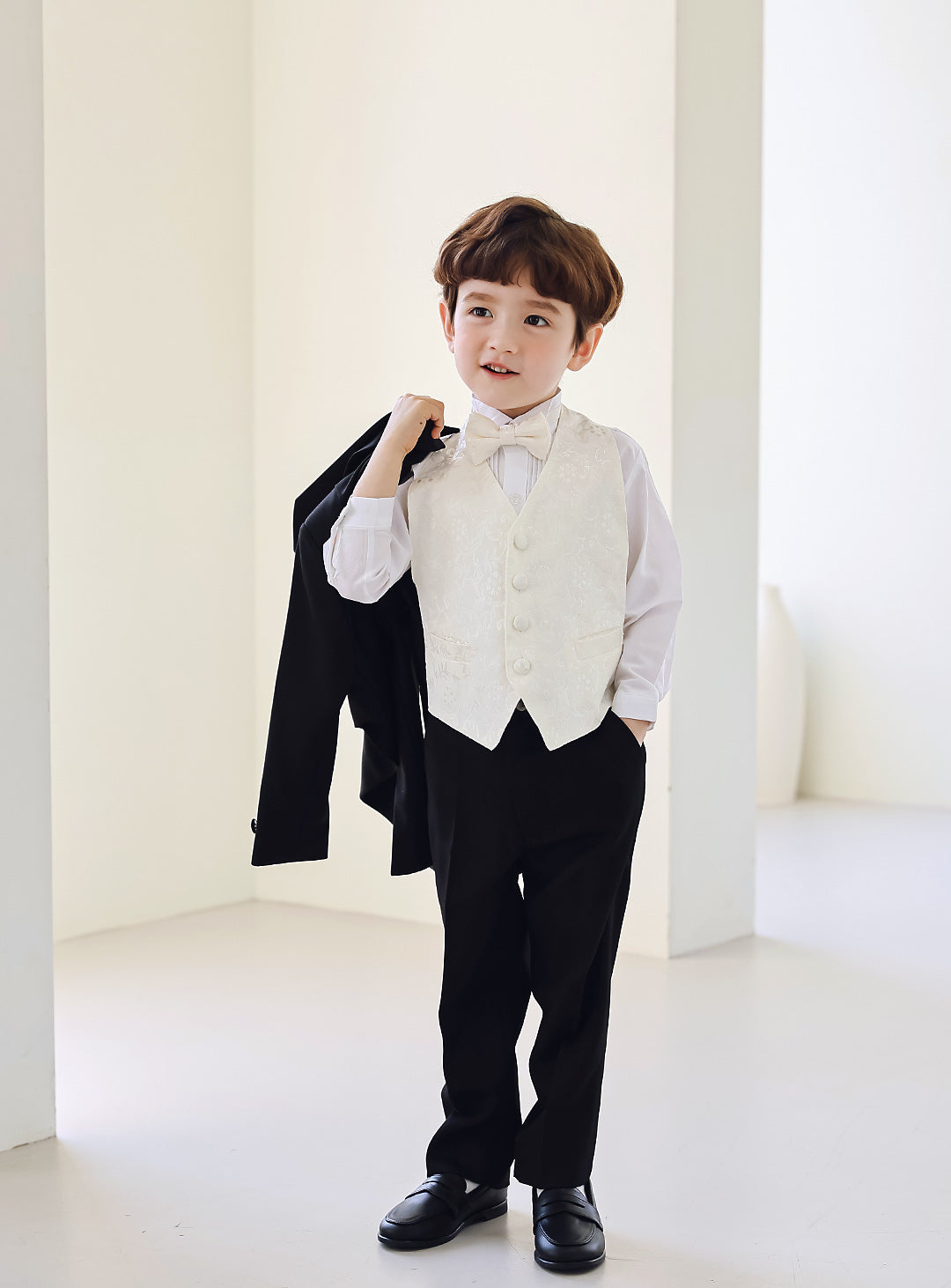 Black Tailcoat Ivory Vest 4 Piece Set (Tailcoat Top and Bottom + Vest + Tie)