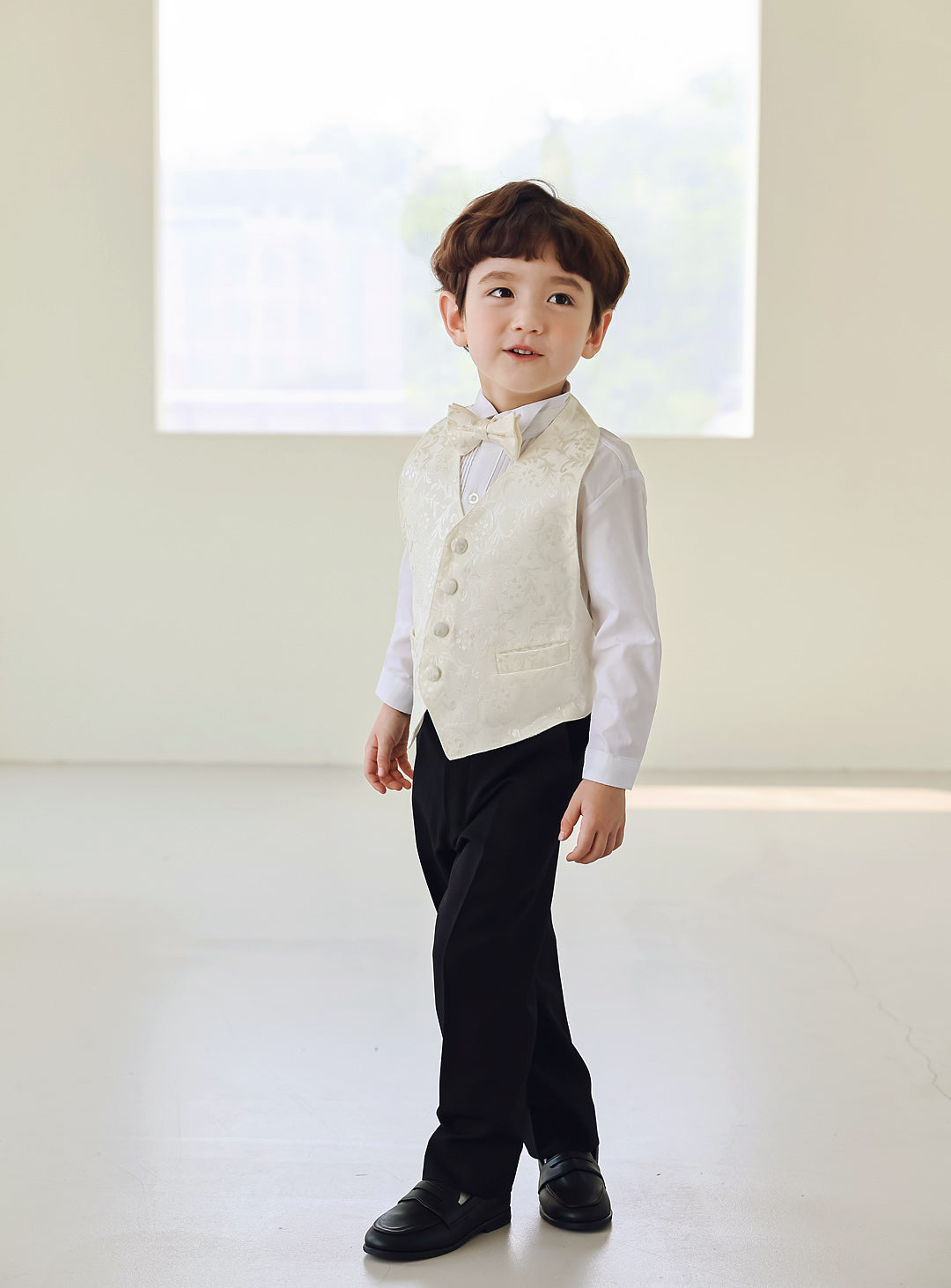 Black Tailcoat Ivory Vest 4 Piece Set (Tailcoat Top and Bottom + Vest + Tie)