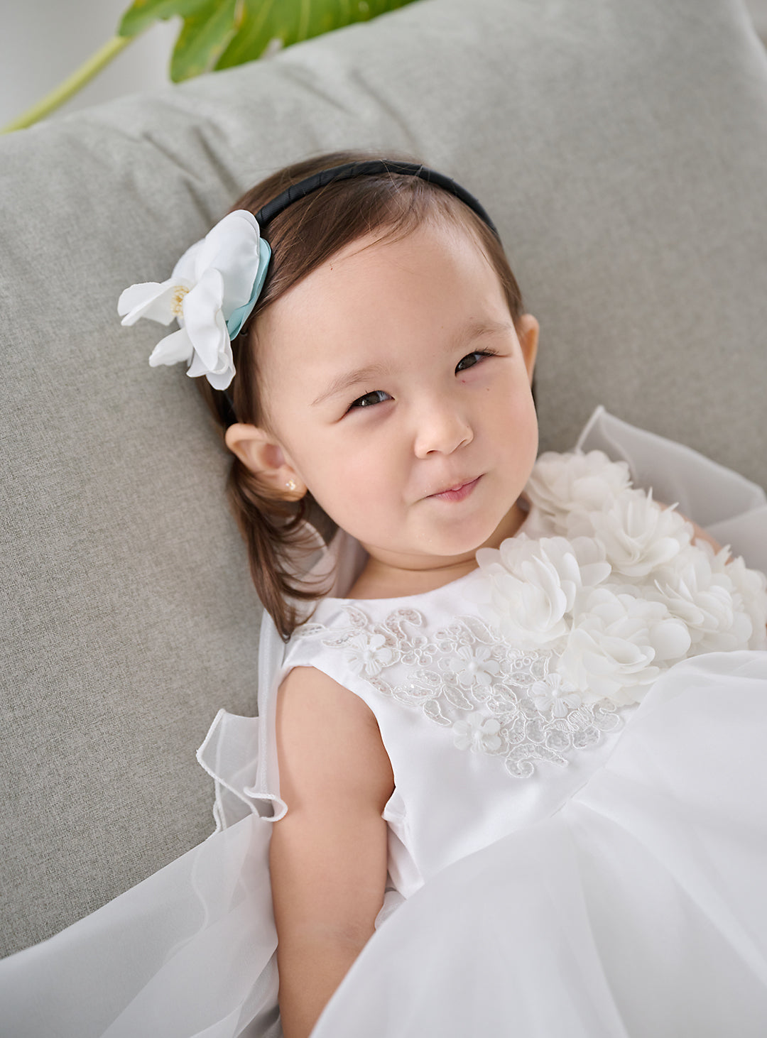 子供ドレス発表会・結婚式・おしゃれなDRESCCOのベビー・フラワーモチーフオフホワイトドレスの画像13