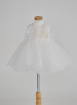 子供ドレス発表会・結婚式・おしゃれなDRESCCOのフラワーモチーフオフホワイトドレスの画像1