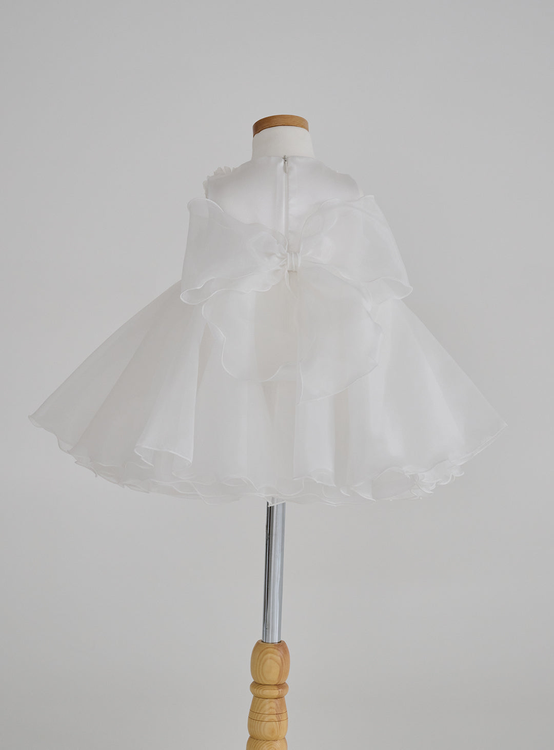 子供ドレス発表会・結婚式・おしゃれなDRESCCOのベビー・フラワーモチーフオフホワイトドレスの画像17