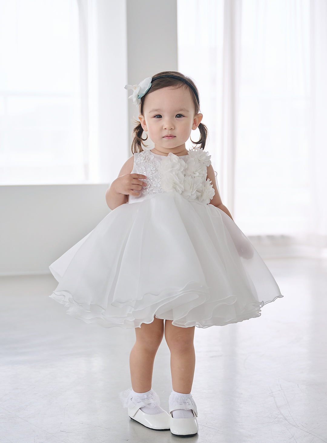 子供ドレス発表会・結婚式・おしゃれなDRESCCOのベビー・フラワーモチーフオフホワイトドレスの画像5