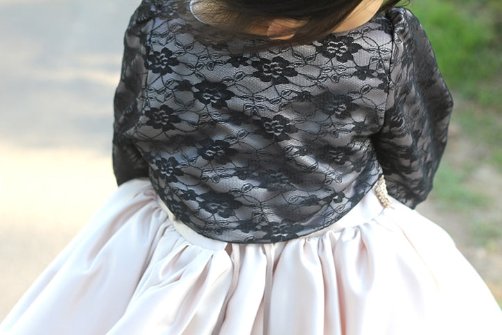 子供ドレスのボレロ・カーディガン・発表会結婚式・おしゃれなDRESCCOのフローラブラック刺繍カーディガンの画像9