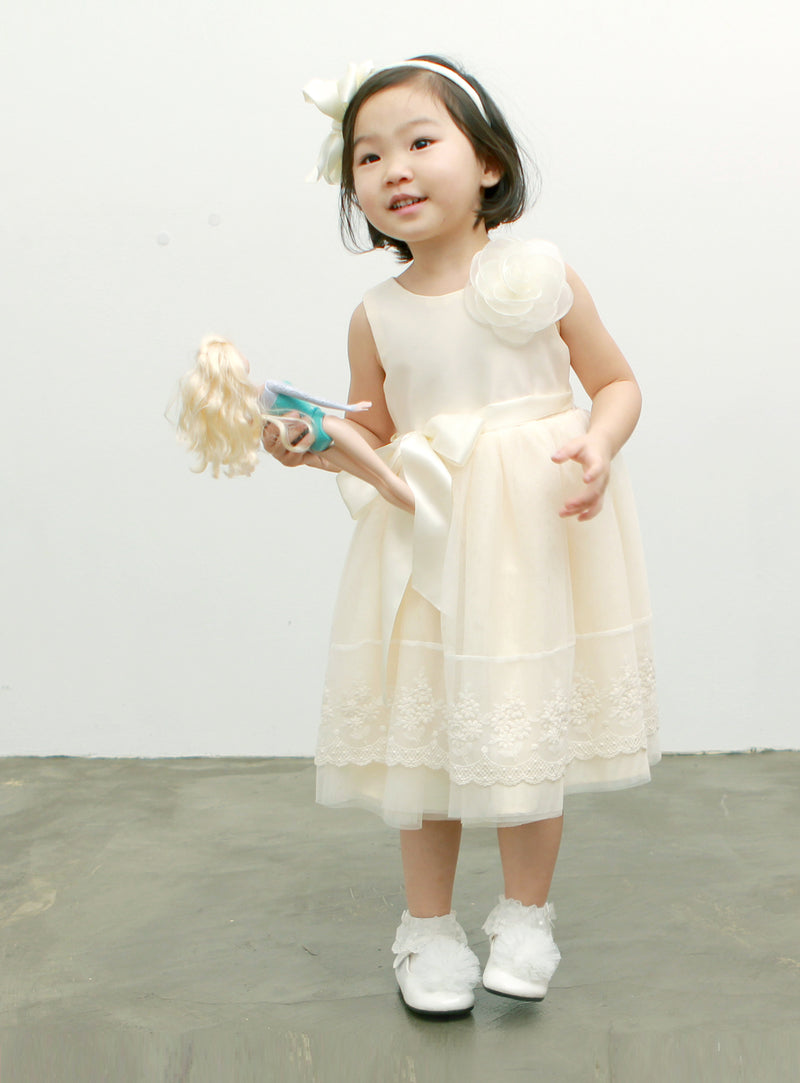 子供ドレス発表会・結婚式・おしゃれなDRESCCOのセレネフラワーレースアイボリードレスの画像2