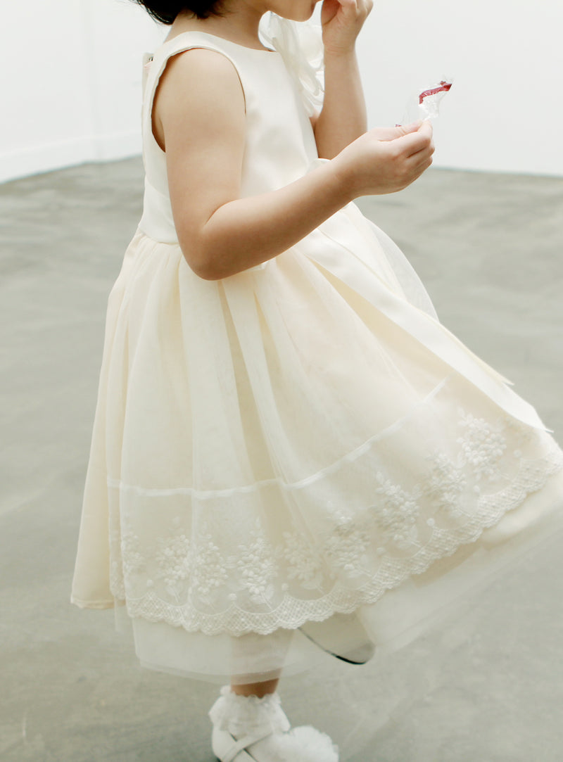 子供ドレス発表会・結婚式・おしゃれなDRESCCOのセレネフラワーレースアイボリードレスの画像5