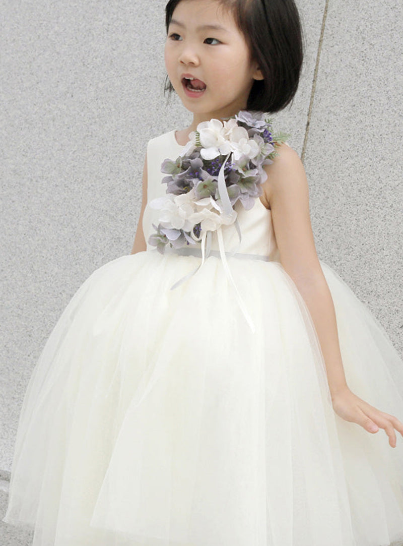 子供ドレス発表会・結婚式・おしゃれなDRESCCOのヘスティアブーケコサージュアイボリードレスの画像1