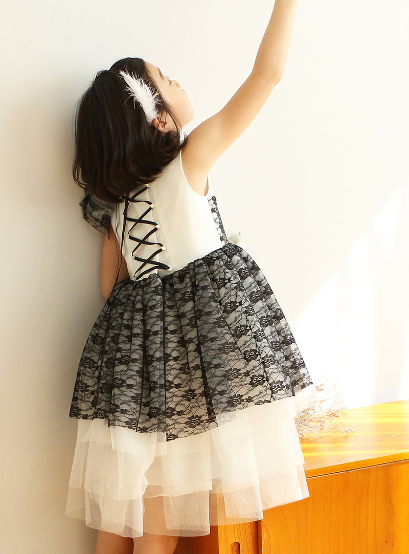 子供ドレス発表会・結婚式・おしゃれなDRESCCOのアルフェンホワイトブラック刺繍ドレスの画像4