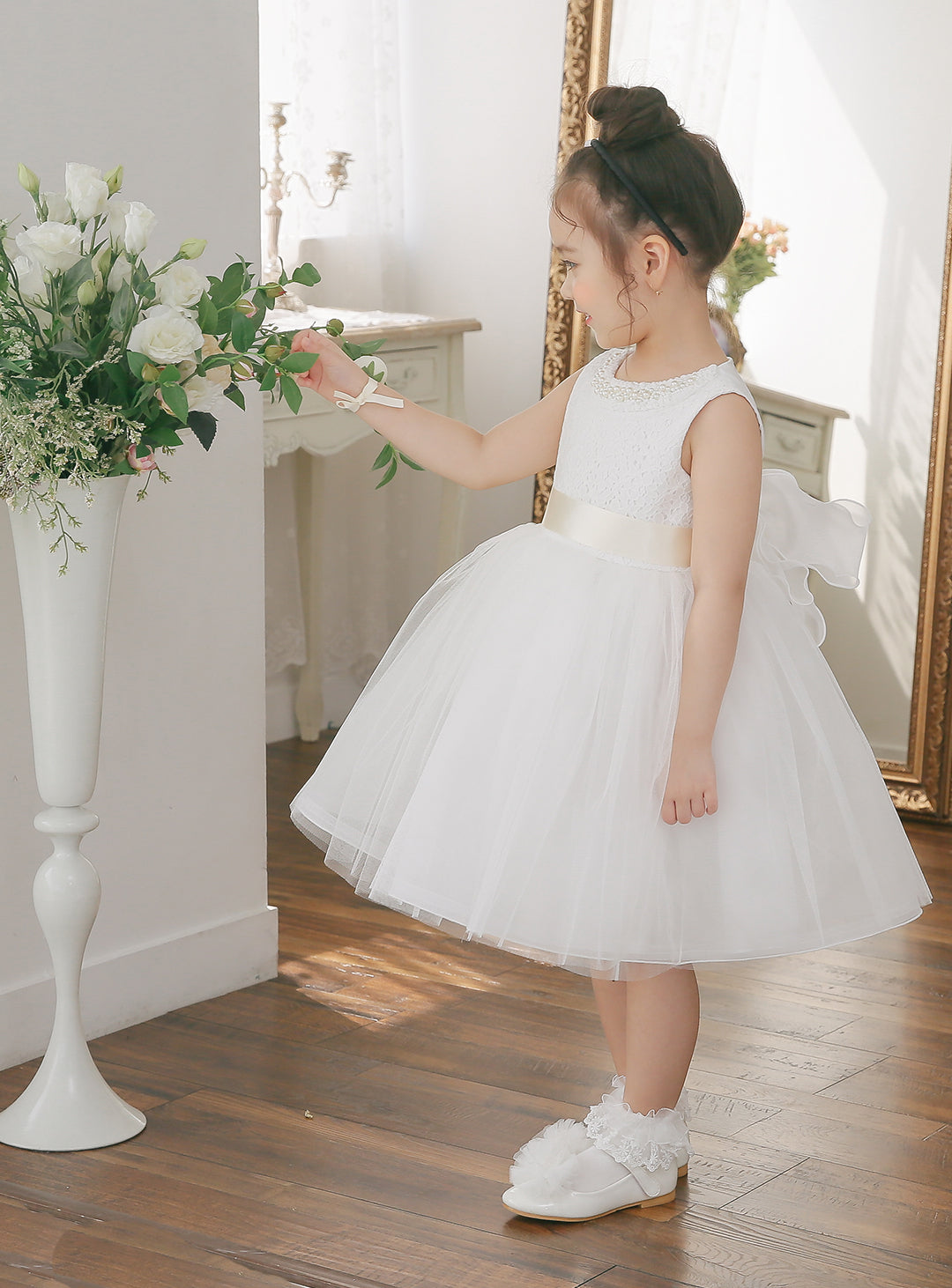 子供ドレス発表会・結婚式・おしゃれなDRESCCOのパールビジューネックレスホワイトエンブロイダリードレスの画像4