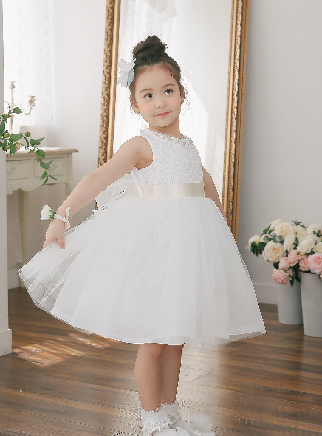 子供ドレス発表会・結婚式・おしゃれなDRESCCOのパールビジューネックレスホワイトエンブロイダリードレスの画像6