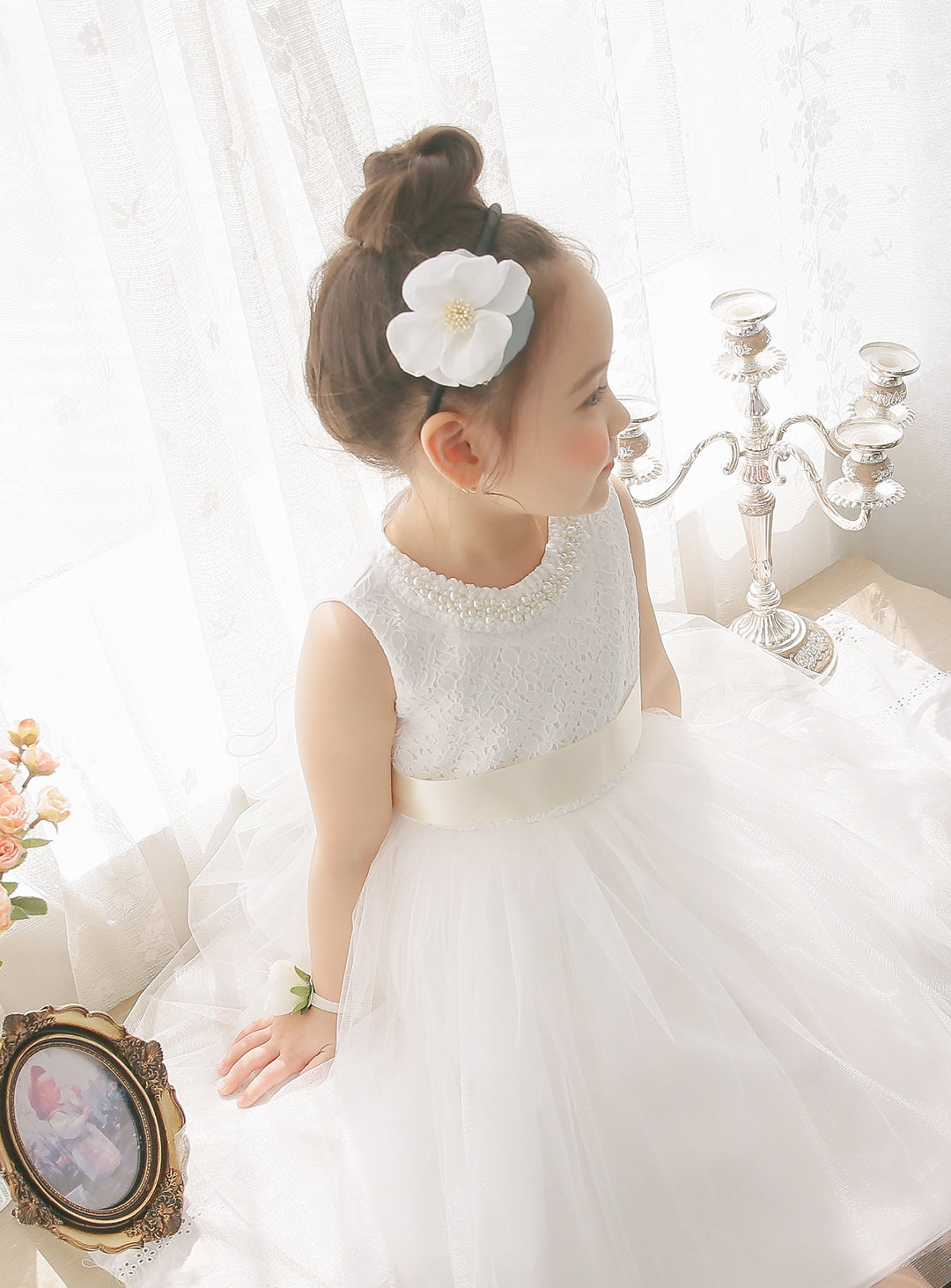 子供ドレス発表会・結婚式・おしゃれなDRESCCOのパールビジューネックレスホワイトエンブロイダリードレスの画像9